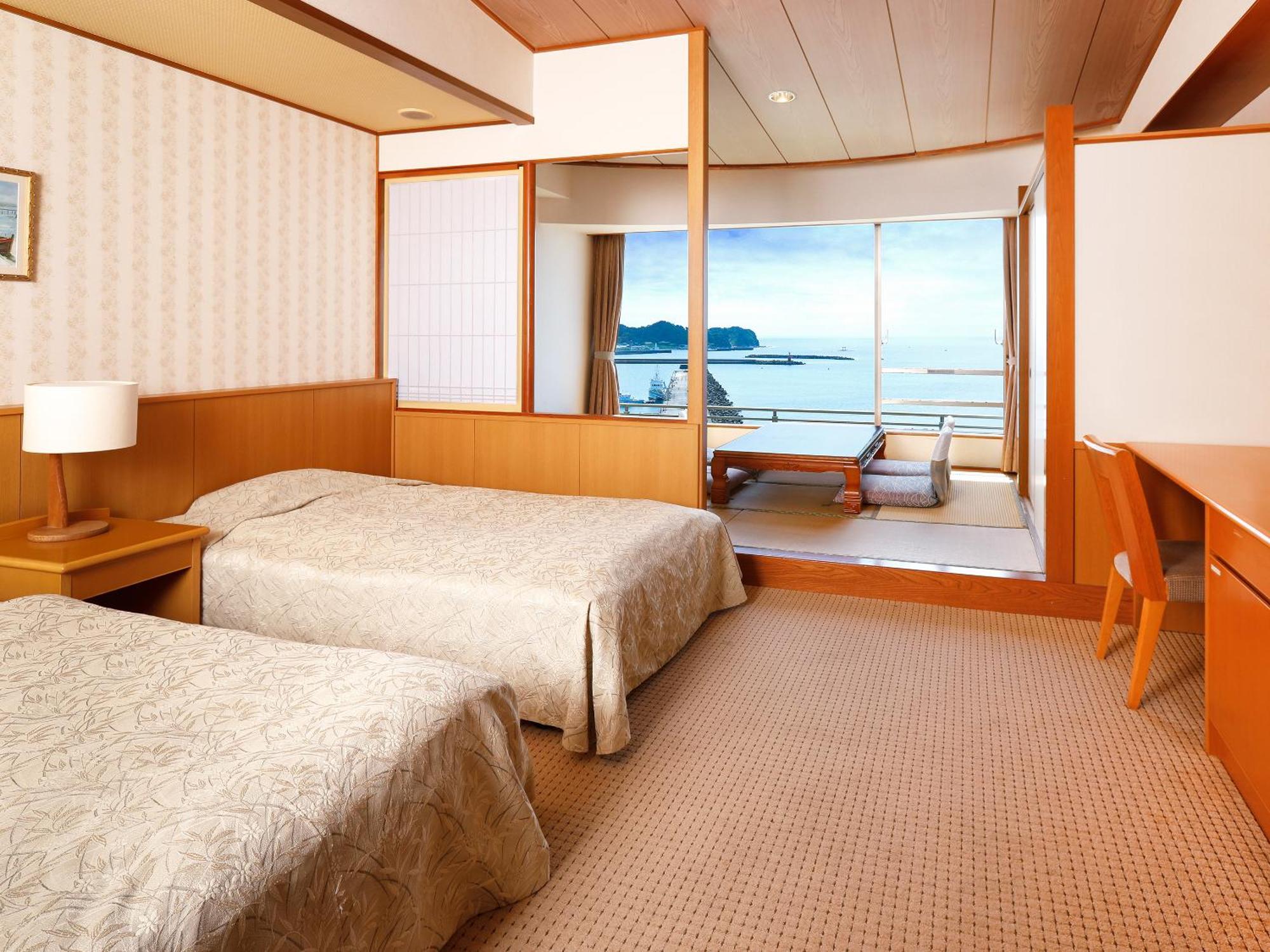 Mikazuki Sea-park Katsuura